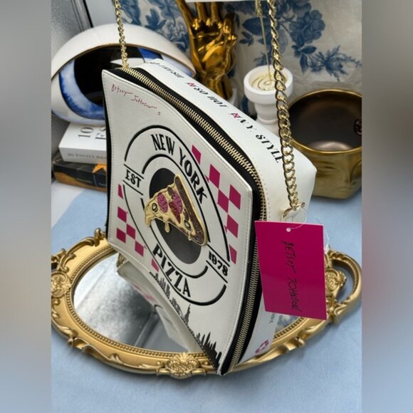 🆕 BETSEY JOHNSON 🧿 NWT A Matter Of Crust Novelty NYC Pizzabox Crossbody Bag - Picture 5 of 16